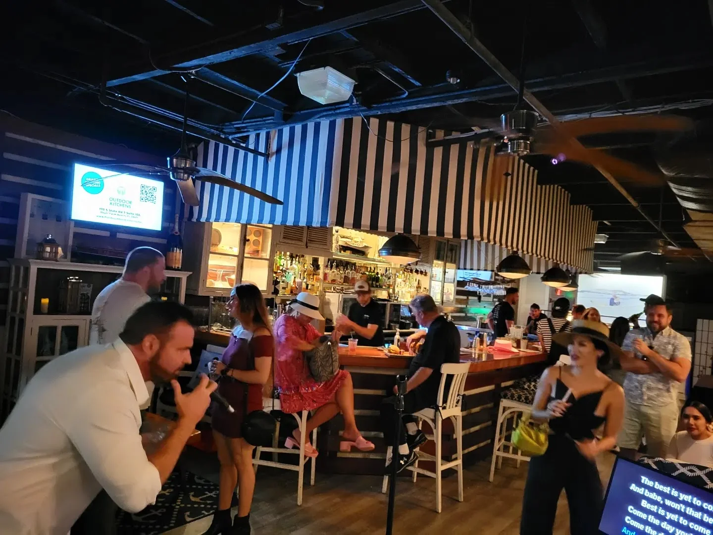 Camelot West Palm Beach lounge and bar