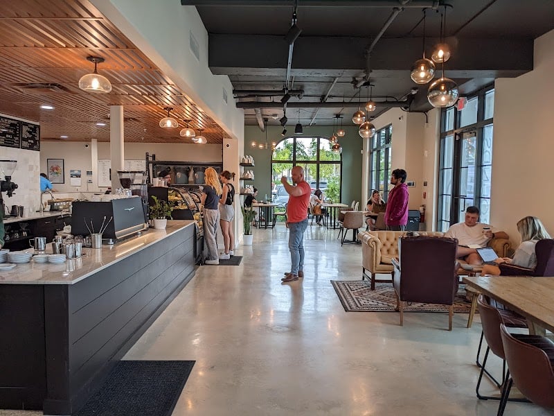 Common Grounds Brew & Roastery — in-house roasted coffee and espresso on South Dixie Highway, West Palm Beach