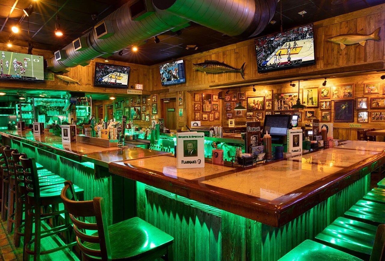 Flanigan's Seafood Bar and Grill exterior in West Palm Beach