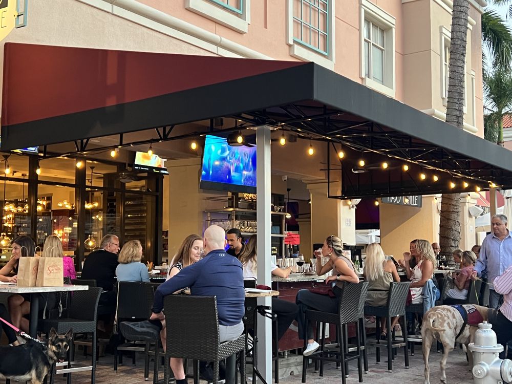 Max's Grille happy hour in Boca Raton