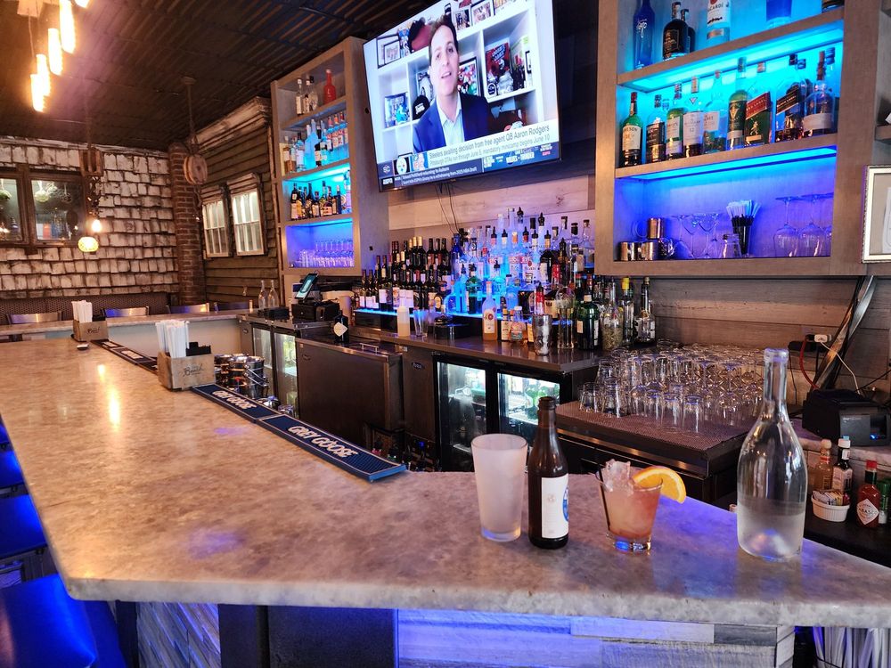 Mussel Beach happy hour in Delray Beach