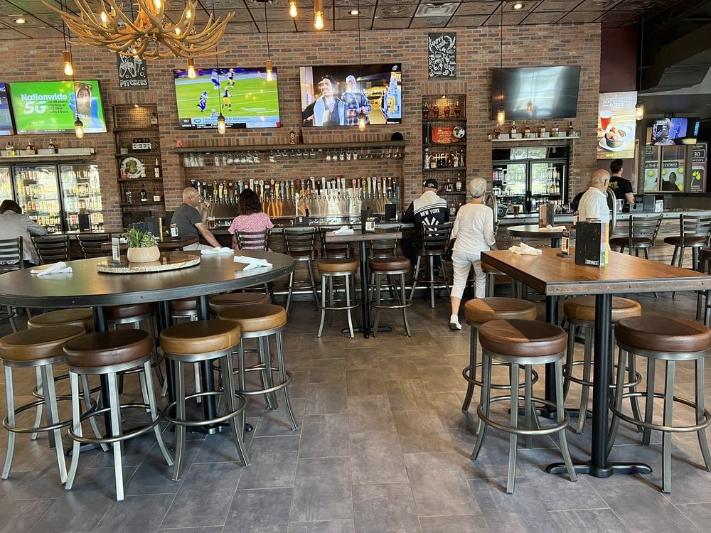 WOB Bar & Kitchen (World of Beer) – Royal Palm Beach happy hour in Royal Palm Beach