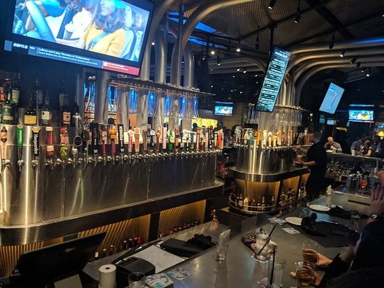 Yard House happy hour in Palm Beach Gardens